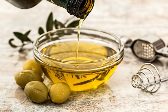 olive-oil-968657_960_720-e1519895694377 L’olio extra vergine di oliva: un piacere unico in Italia