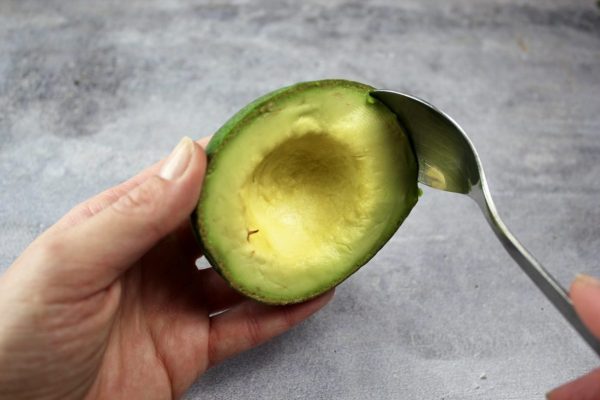 avocado-polpa-1300x867-e1542881102718 Tutto il buono e tutte le proprietà dell'avocado