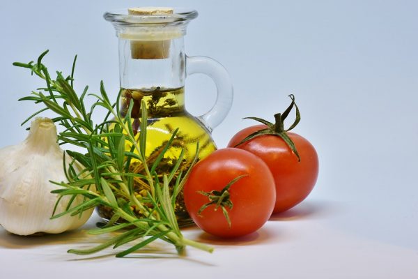 oil-3112195_960_720-e1538753283977 Olio extra vergine di oliva: un piacere unico in Italia