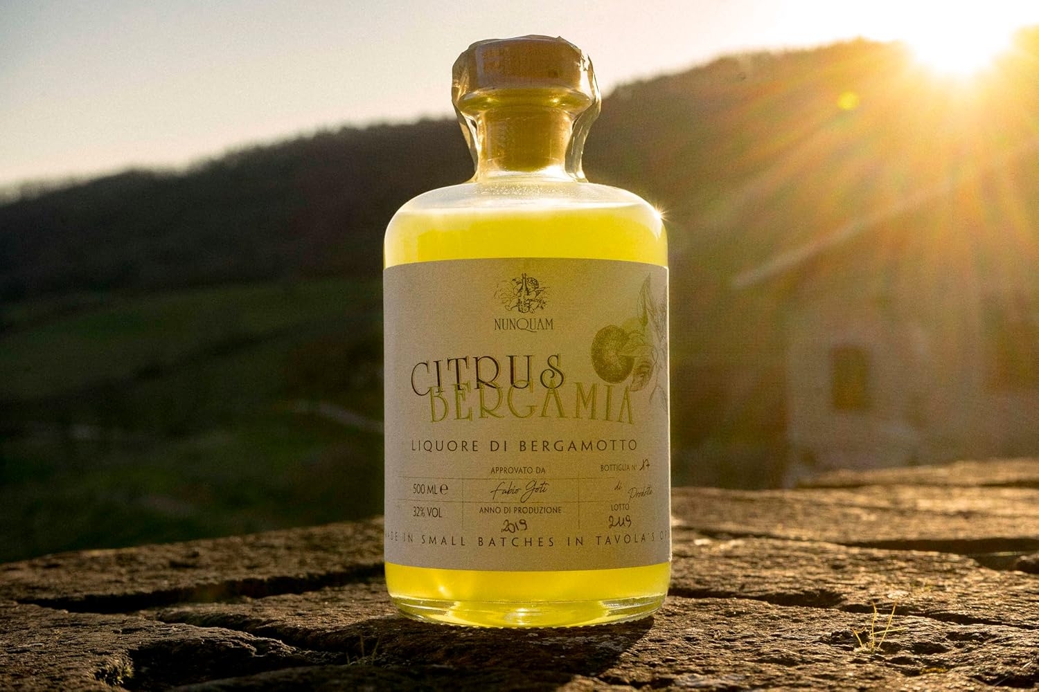 Liquore artigianale di Bergamotto "Citrus Bergamia" - Opificio Nunquam. Produzione artigianale ottenuta dalla sola infusione di scorze di Bergamotto in alcool biologico. Ml.500 - immagine 2