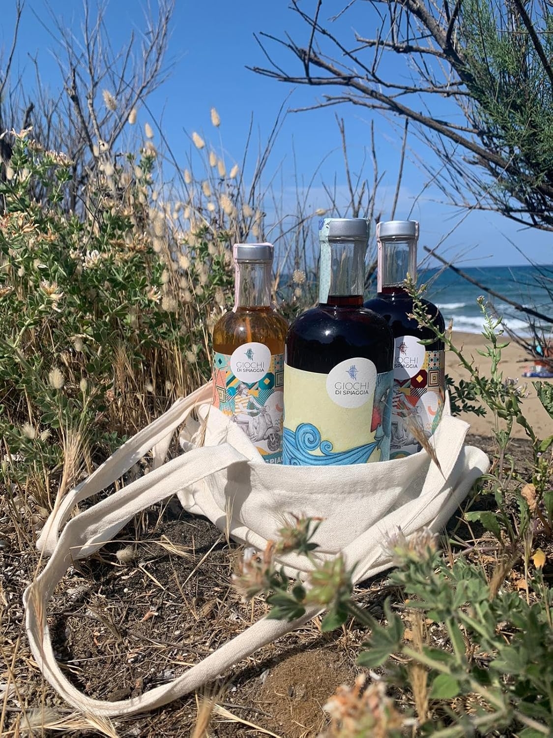 Amaro di Spiaggia – Opificio Nunquam | Liquore artigianale con alcool biologico, acqua di mare distillata e botaniche della costa mediterranea (gemma di pino, mirto, erica) | Formato 700 ml – 30% Vol. - immagine 2